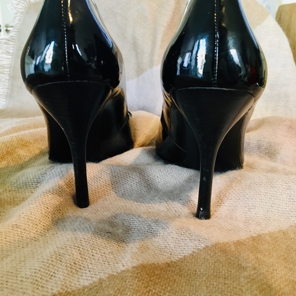 Guess Patent Leather Pumps - Picture 4 of 8